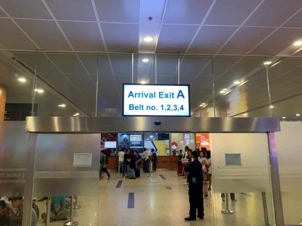 ヤンゴン国際空港　入国出口