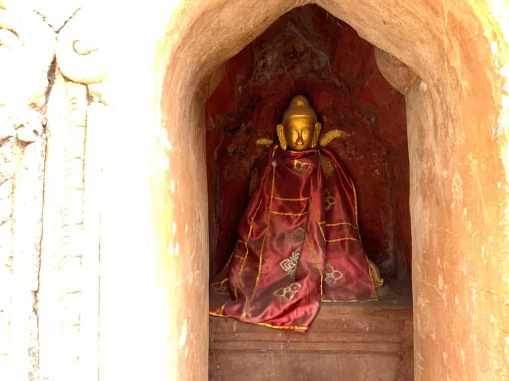 カックー遺跡　各仏塔の内部