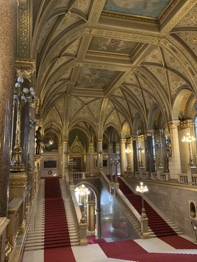 ハンガリー国会議事堂｜ブダペストの世界一美しい国会議事堂