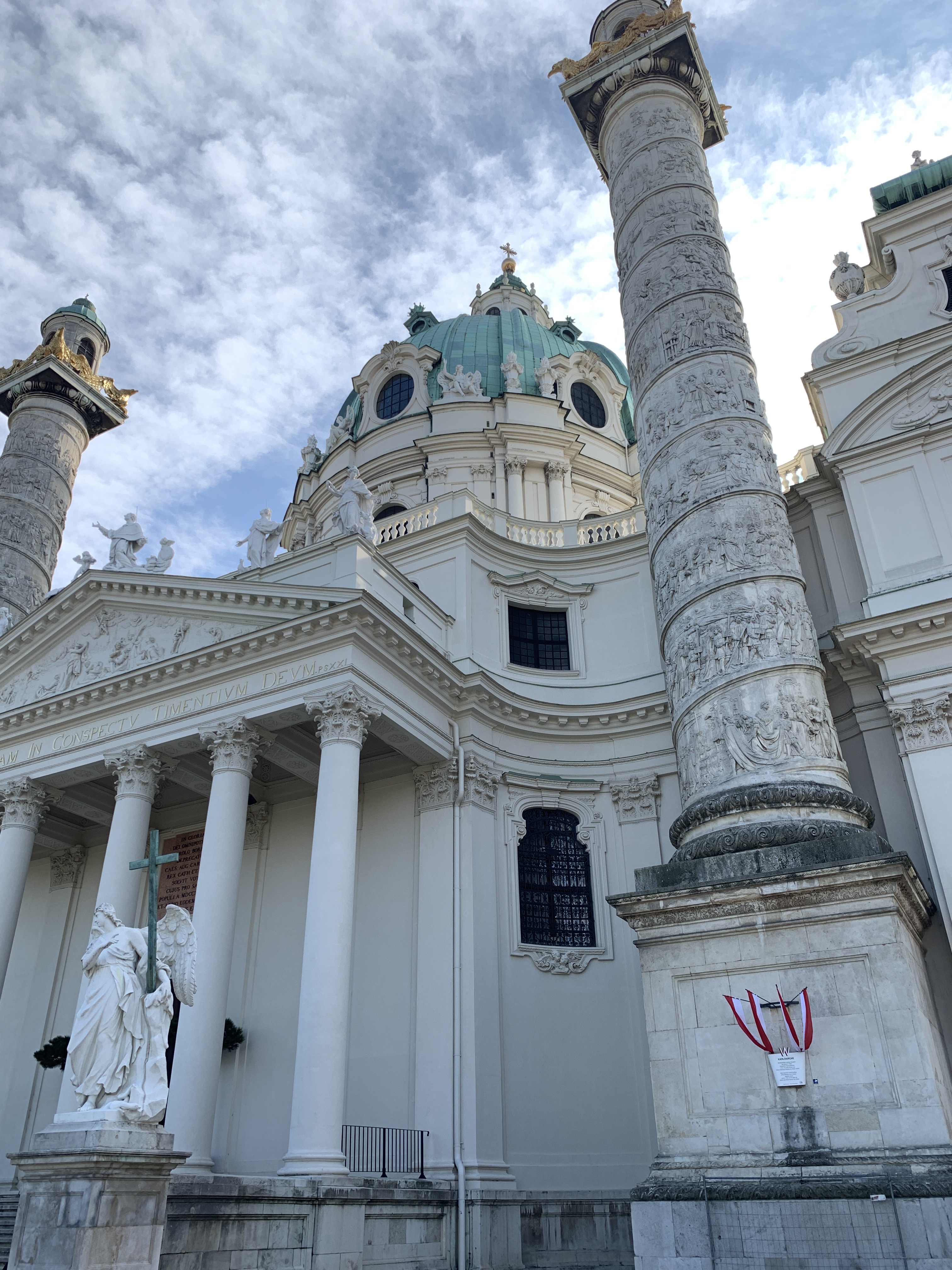 カールス教会 オーストリア ウィーン歴史地区 Web Stories 世界観光記